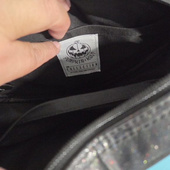 Love, Pain and, Stitches heart shaped poison apple face in all black - Picture 9 of 9